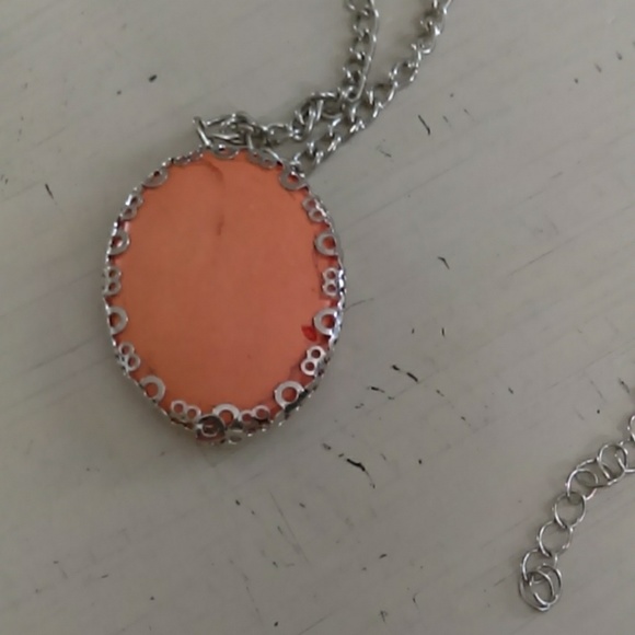 Long necklace with orange cracked stone - Picture 2 of 3
